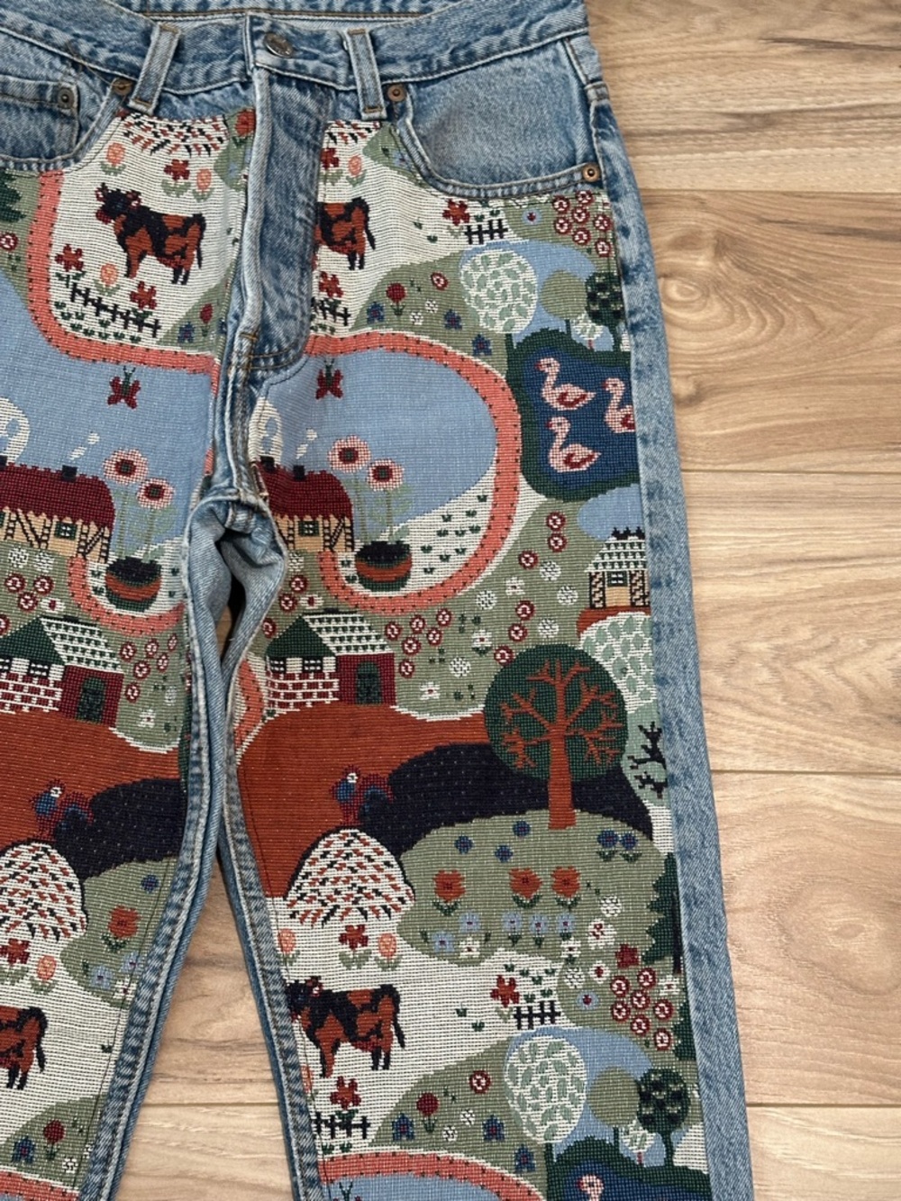 Levi's Women's Skinny Jeans with Multicolor Scenic Print - Picture 2 of 5